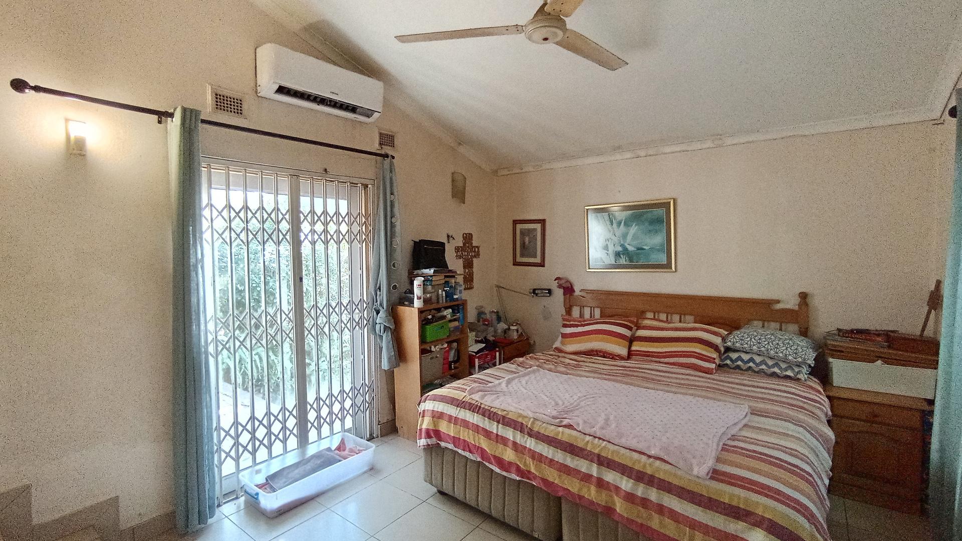 Main Bedroom - 19 square meters of property in Westville 