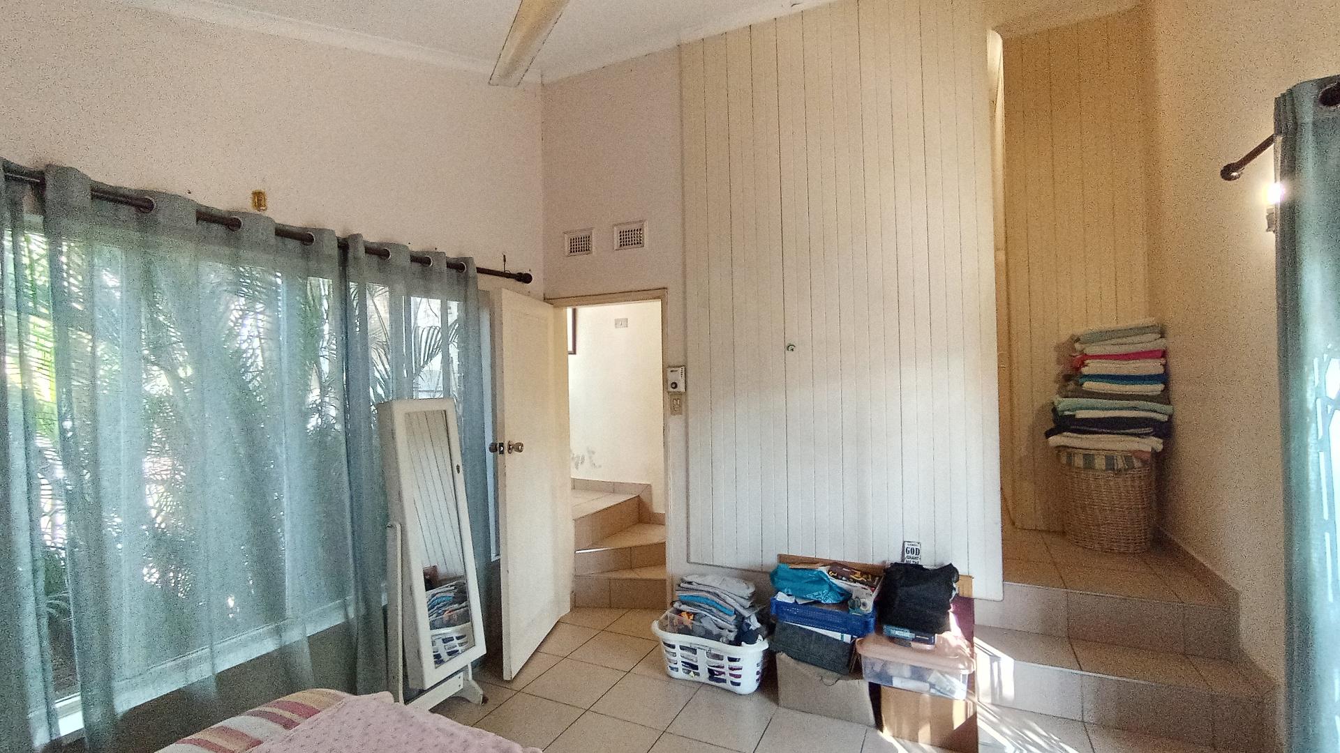 Main Bedroom - 19 square meters of property in Westville 