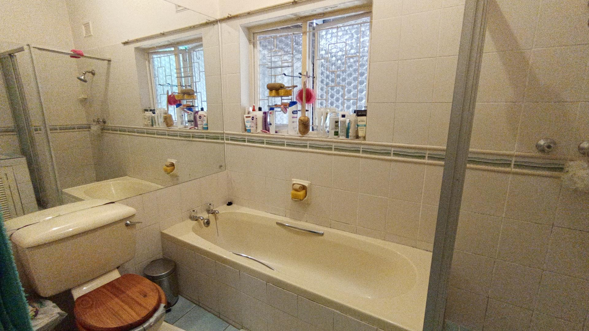 Main Bathroom - 6 square meters of property in Westville 