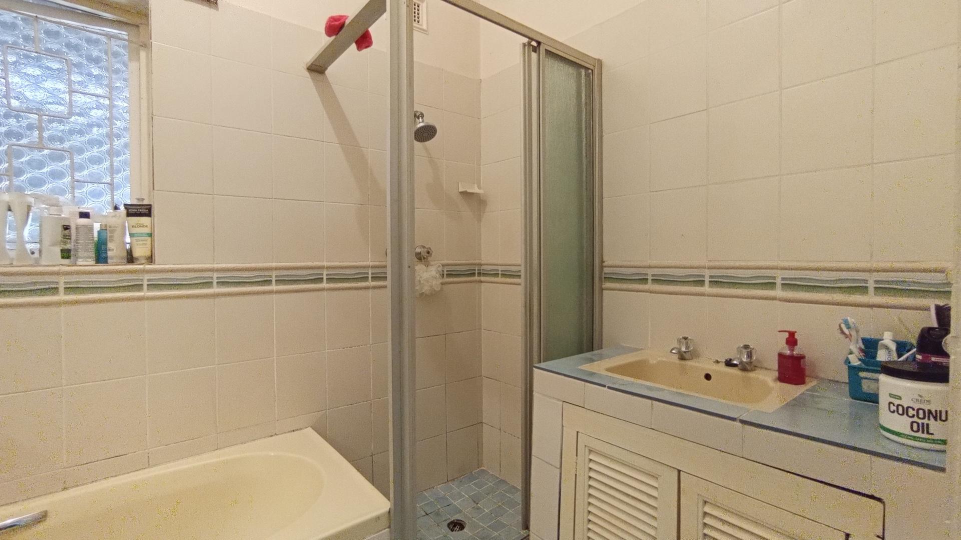 Main Bathroom - 6 square meters of property in Westville 