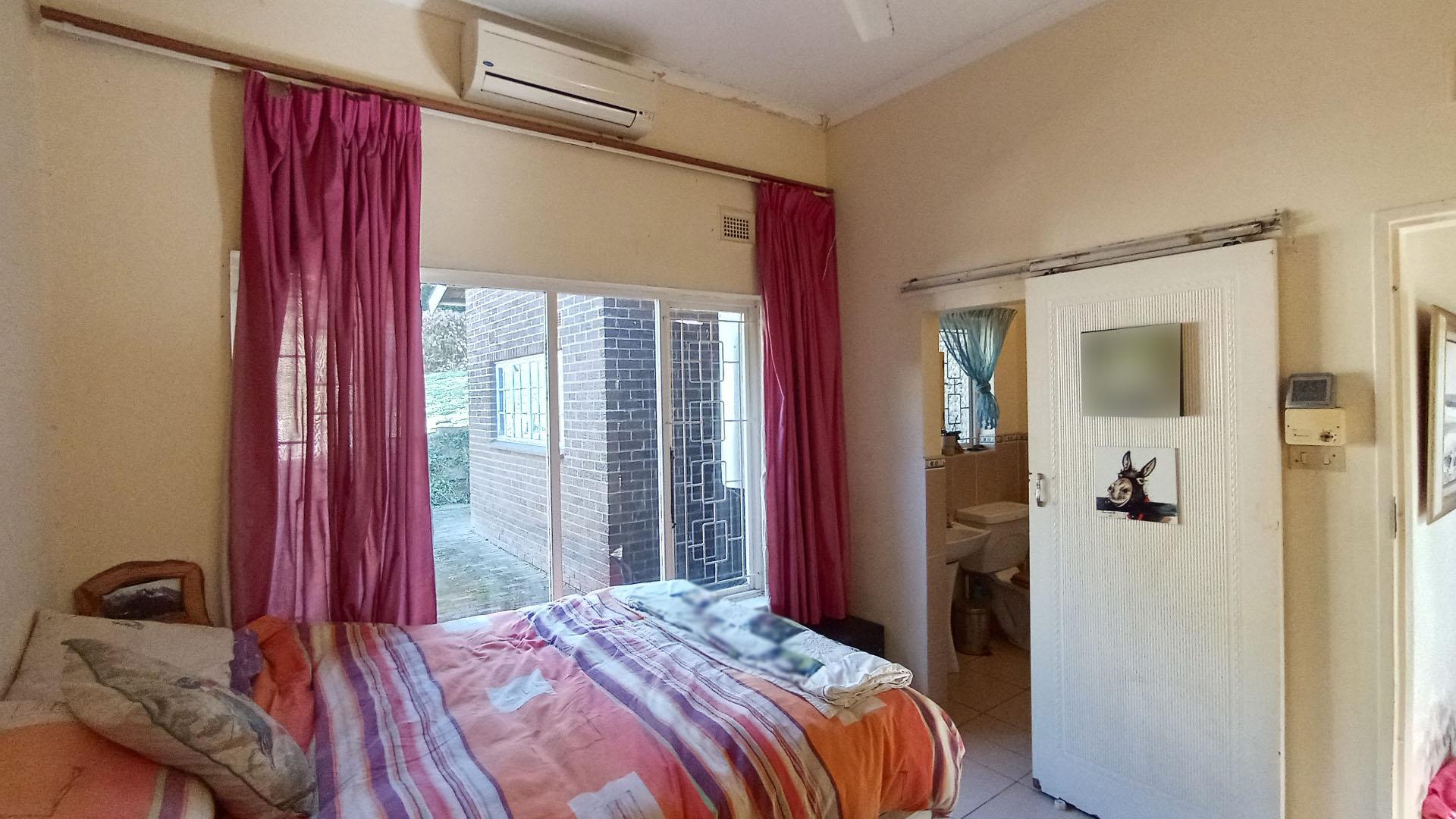 Bed Room 1 - 12 square meters of property in Westville 