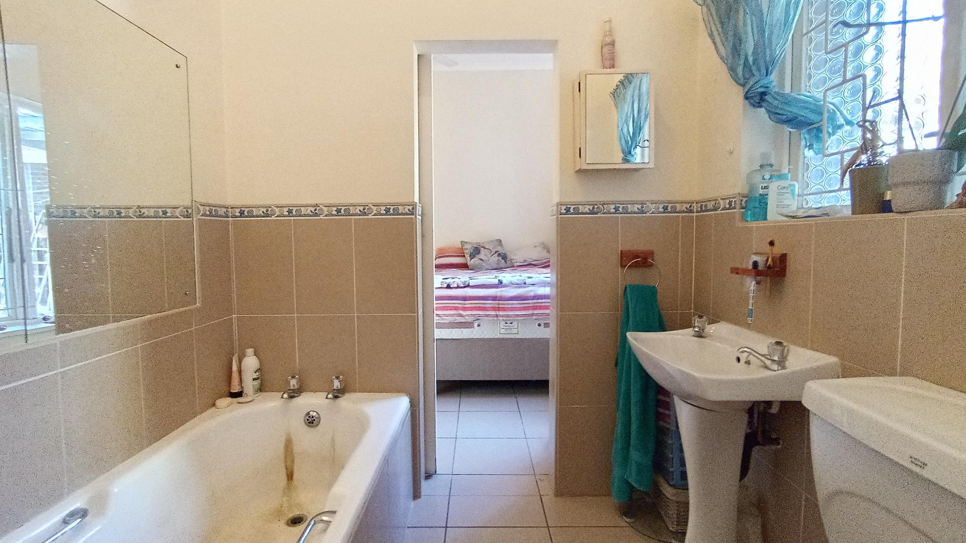 Bathroom 1 - 5 square meters of property in Westville 