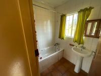 Bathroom 1 of property in Chancliff AH