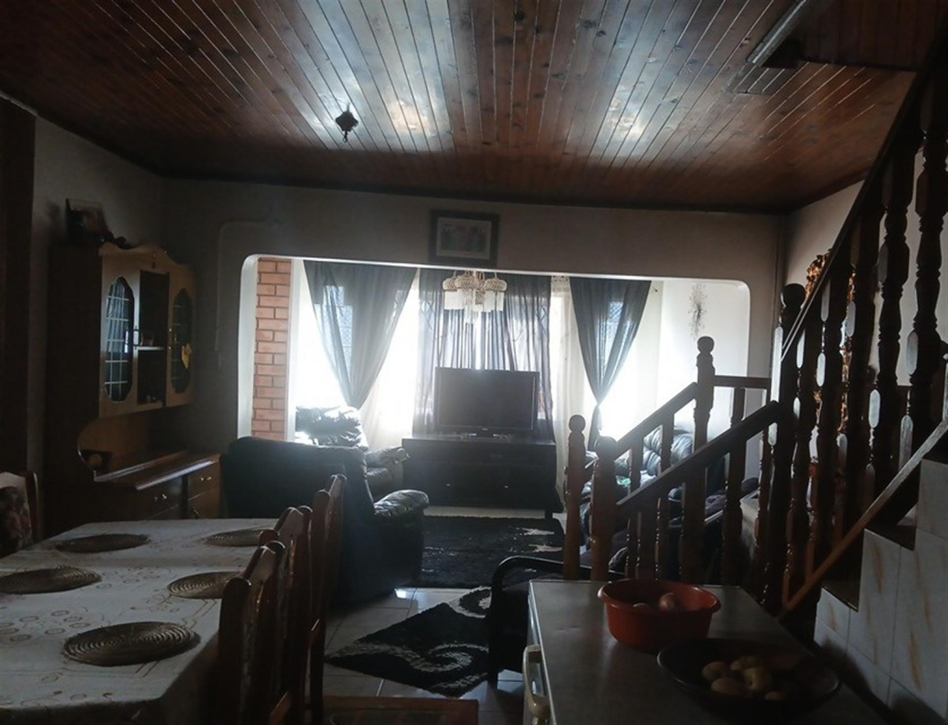 Dining Room of property in Montford