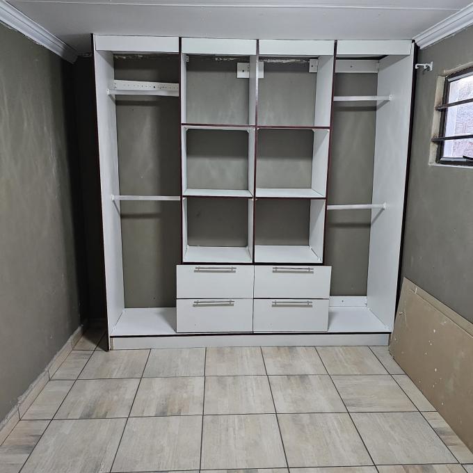 2 Bedroom Open Plan Bachelor/Studio Apartment to Rent in Eldorado Park AH - Property to rent - MR600976