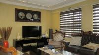 Lounges - 26 square meters of property in Orlando West