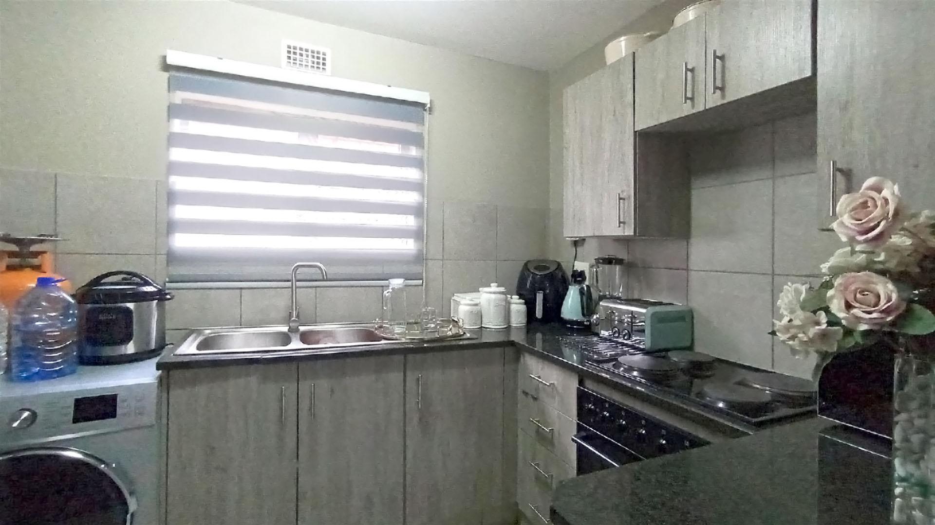 Kitchen - 6 square meters of property in La Montagne