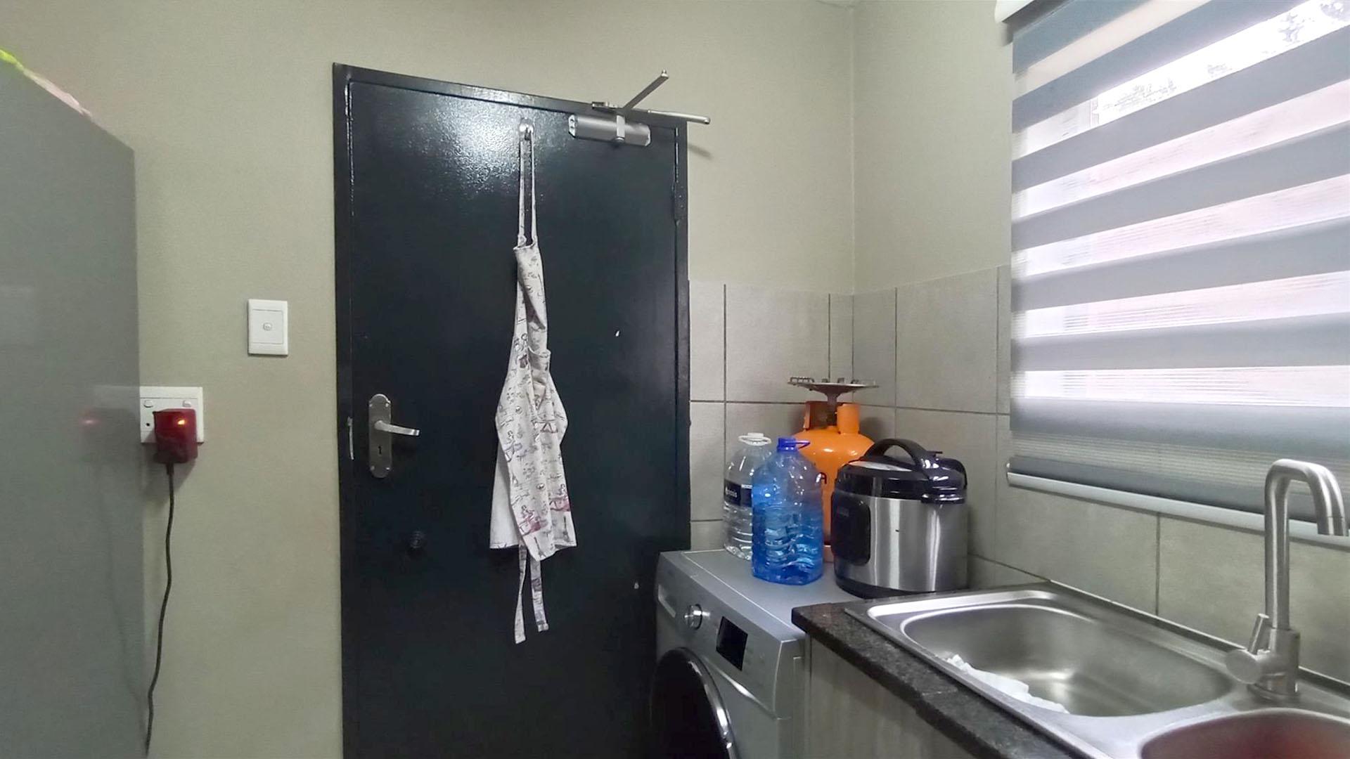 Kitchen - 6 square meters of property in La Montagne