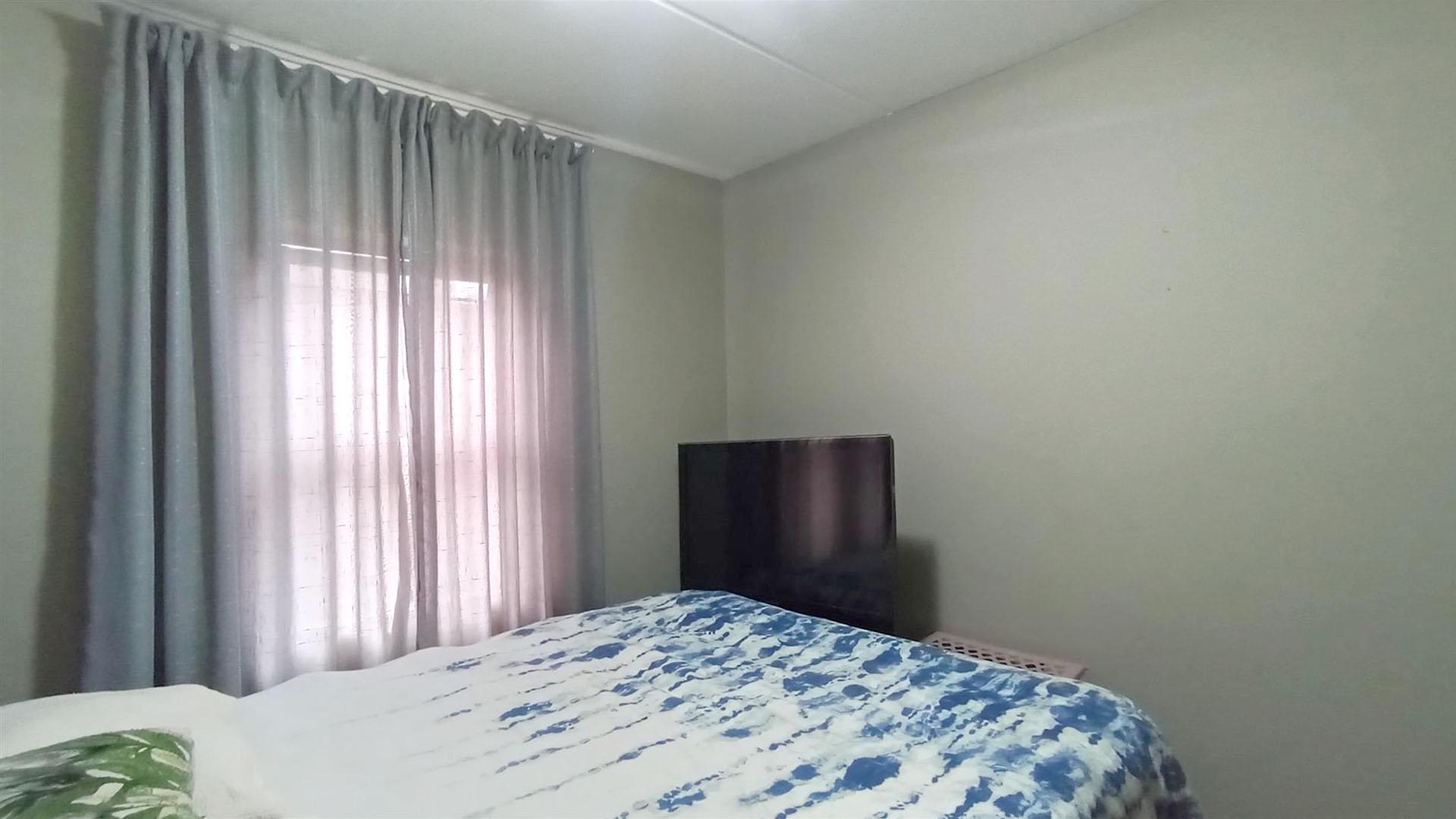 Bed Room 1 - 9 square meters of property in La Montagne