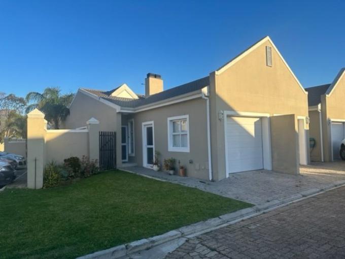 2 Bedroom House for Sale For Sale in Paarl - MR601200