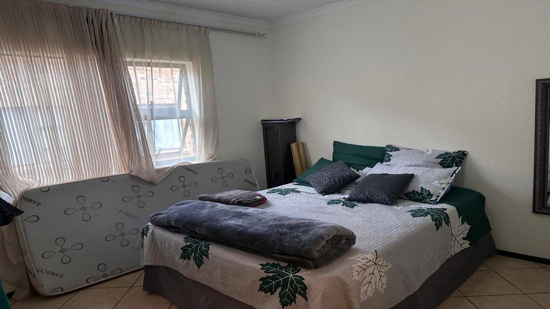 Bed Room 1 - 8 square meters of property in Albertsdal