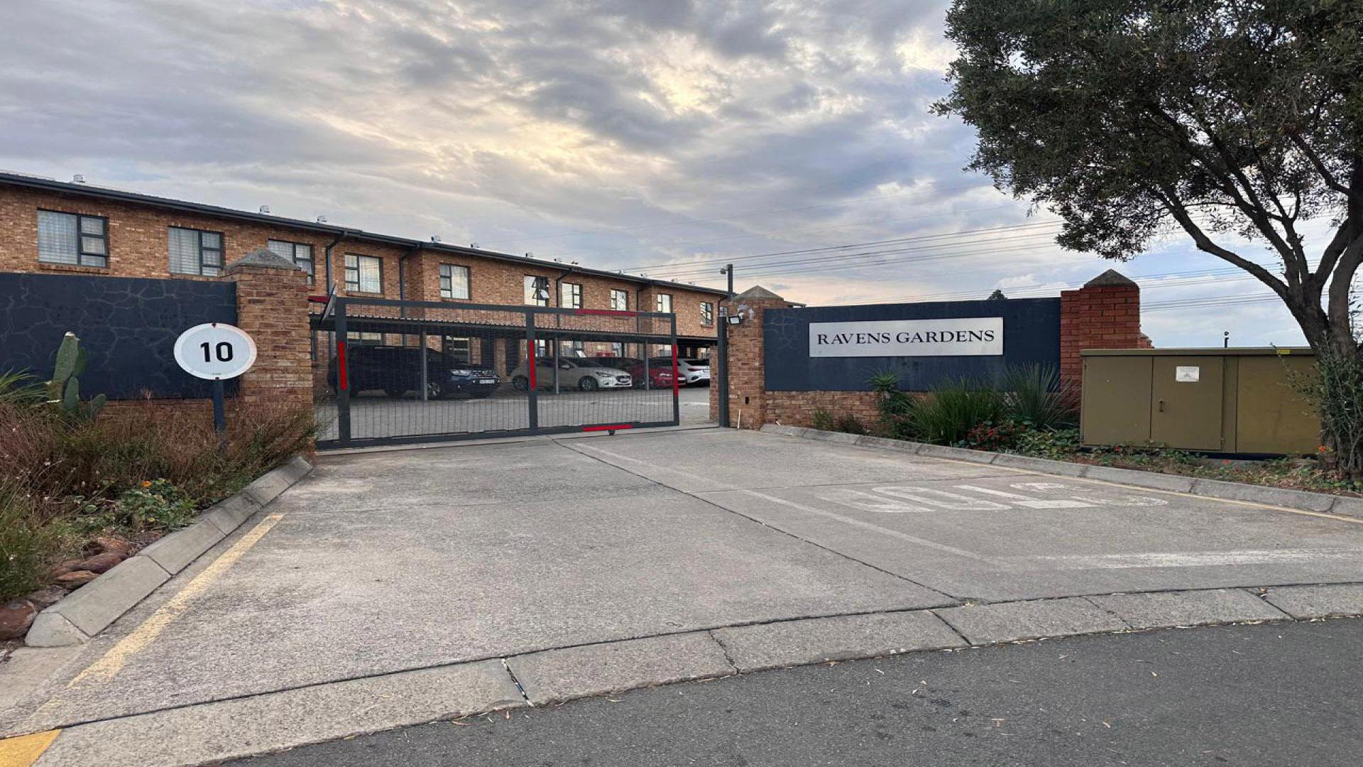 Front View of property in Albertsdal