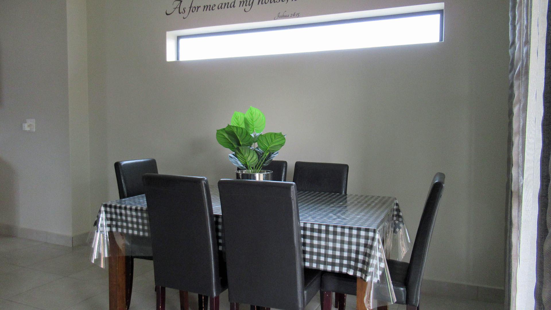 Dining Room - 12 square meters of property in Cosmo City