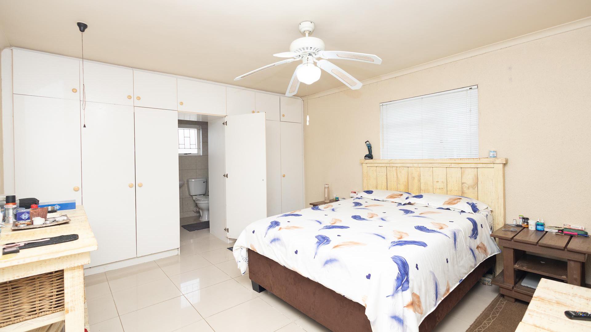 Bed Room 1 of property in Bothasig 