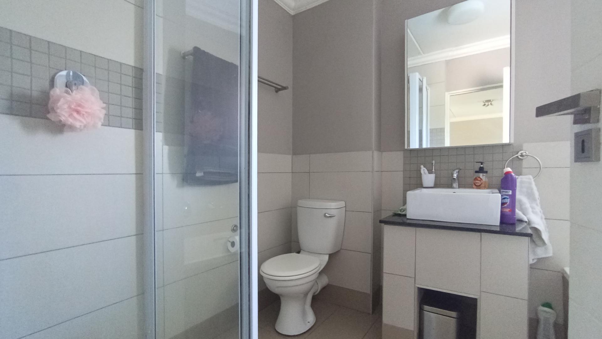 Bathroom 1 - 6 square meters of property in Chartwell A.H.