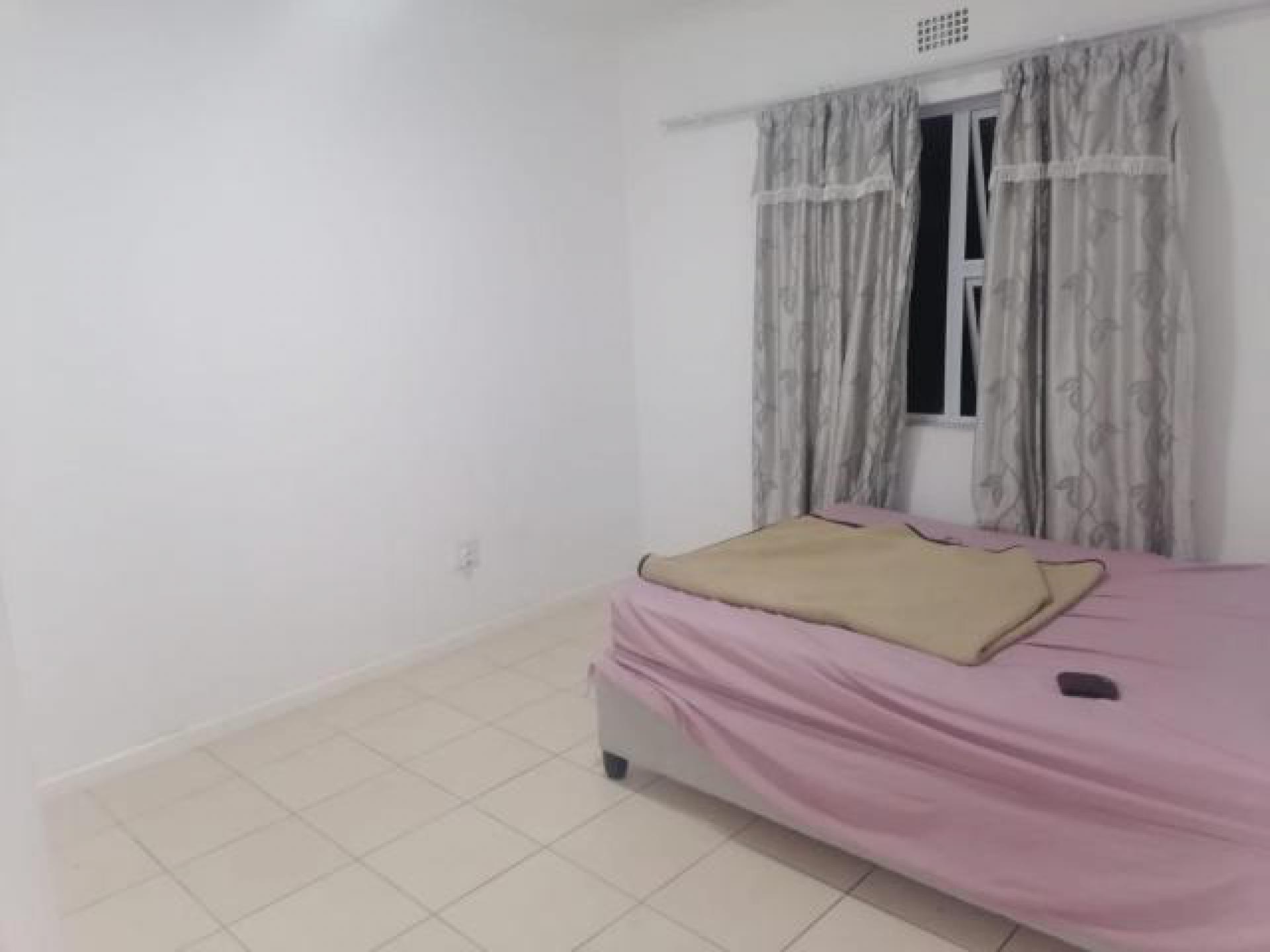 Bed Room 1 of property in Blue Downs