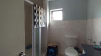 Bathroom 1 - 6 square meters of property in Darrenwood