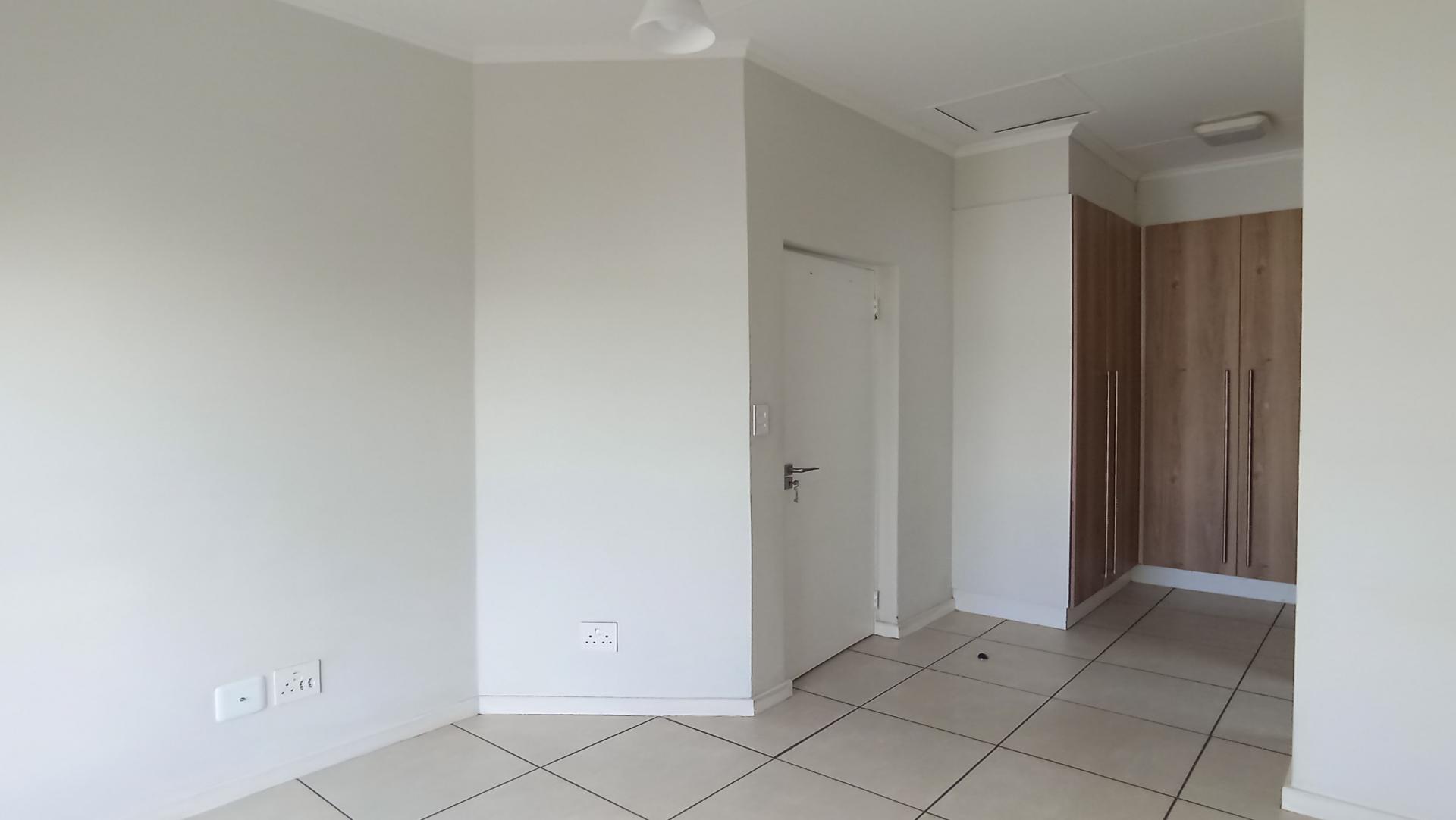 Bed Room 1 - 14 square meters of property in Westlake Eco-Estate