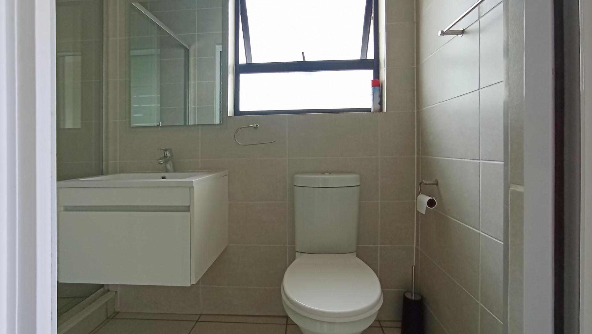 Bathroom 1 - 4 square meters of property in Westlake Eco-Estate