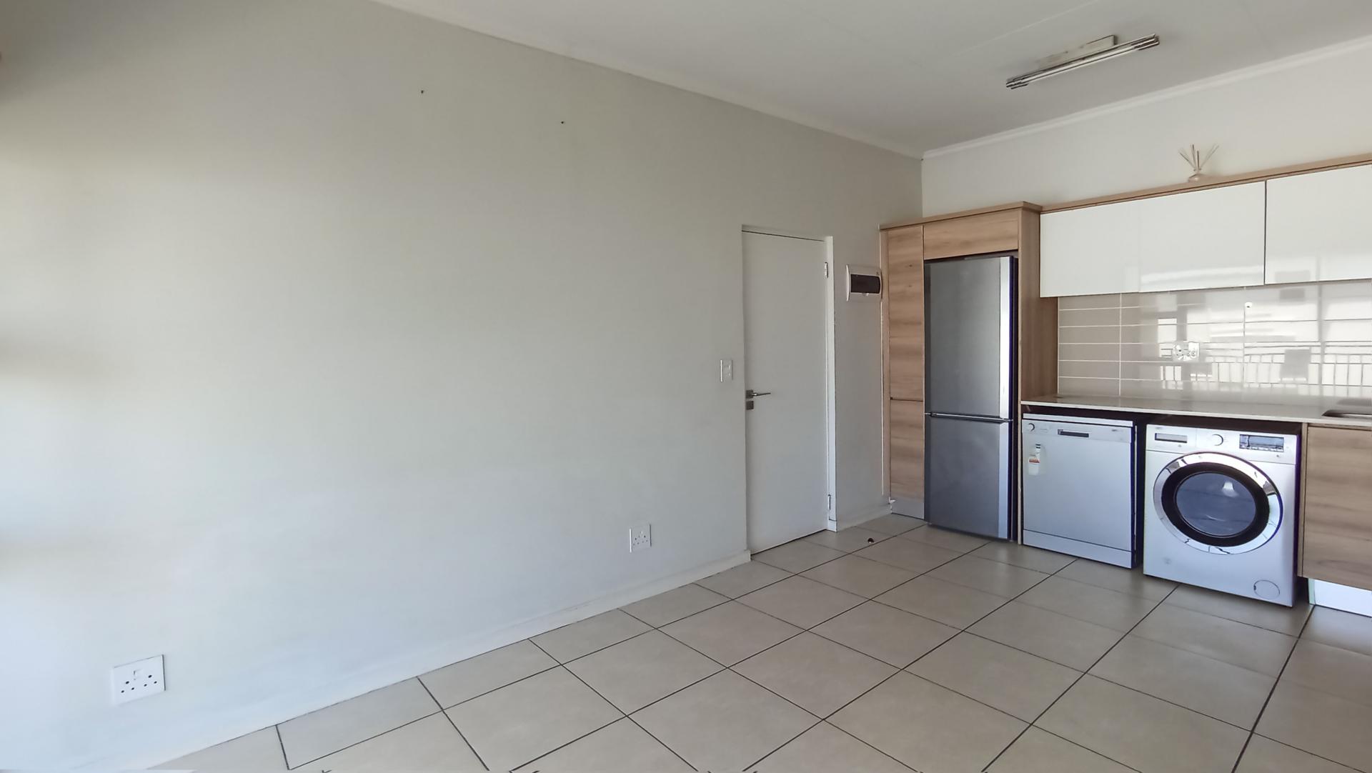 Lounges - 12 square meters of property in Westlake Eco-Estate