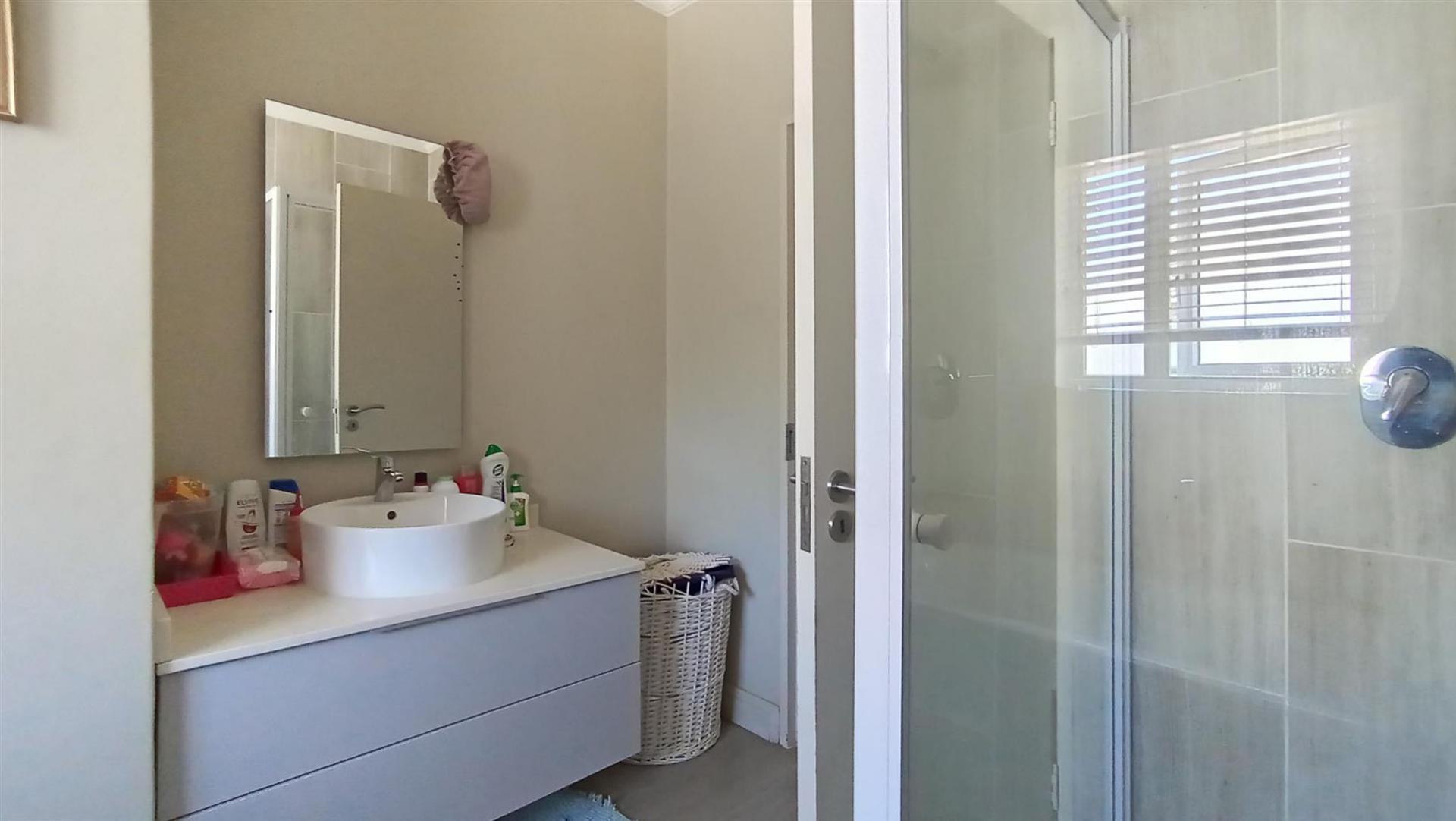Bathroom 1 - 9 square meters of property in Kyalami Hills