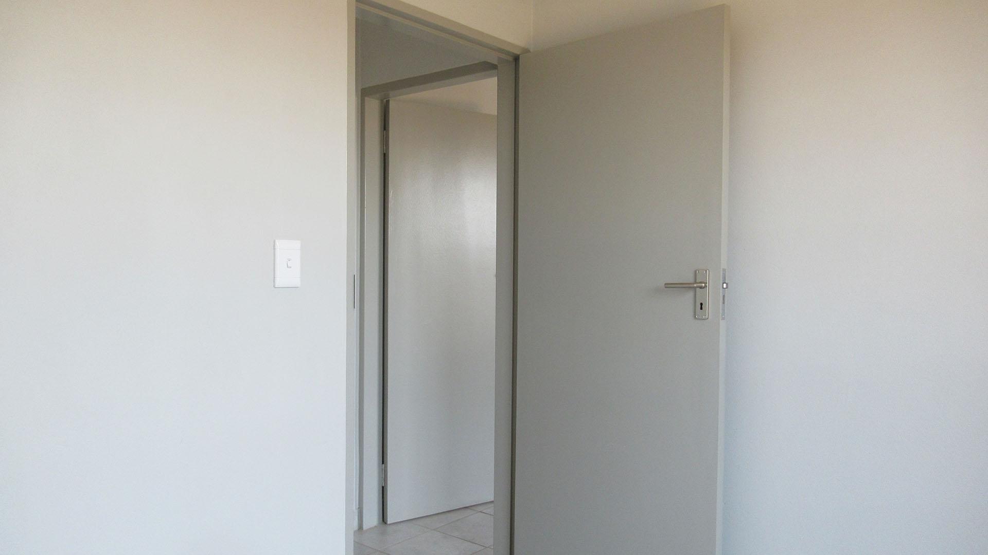 Bed Room 1 - 6 square meters of property in Savanna City