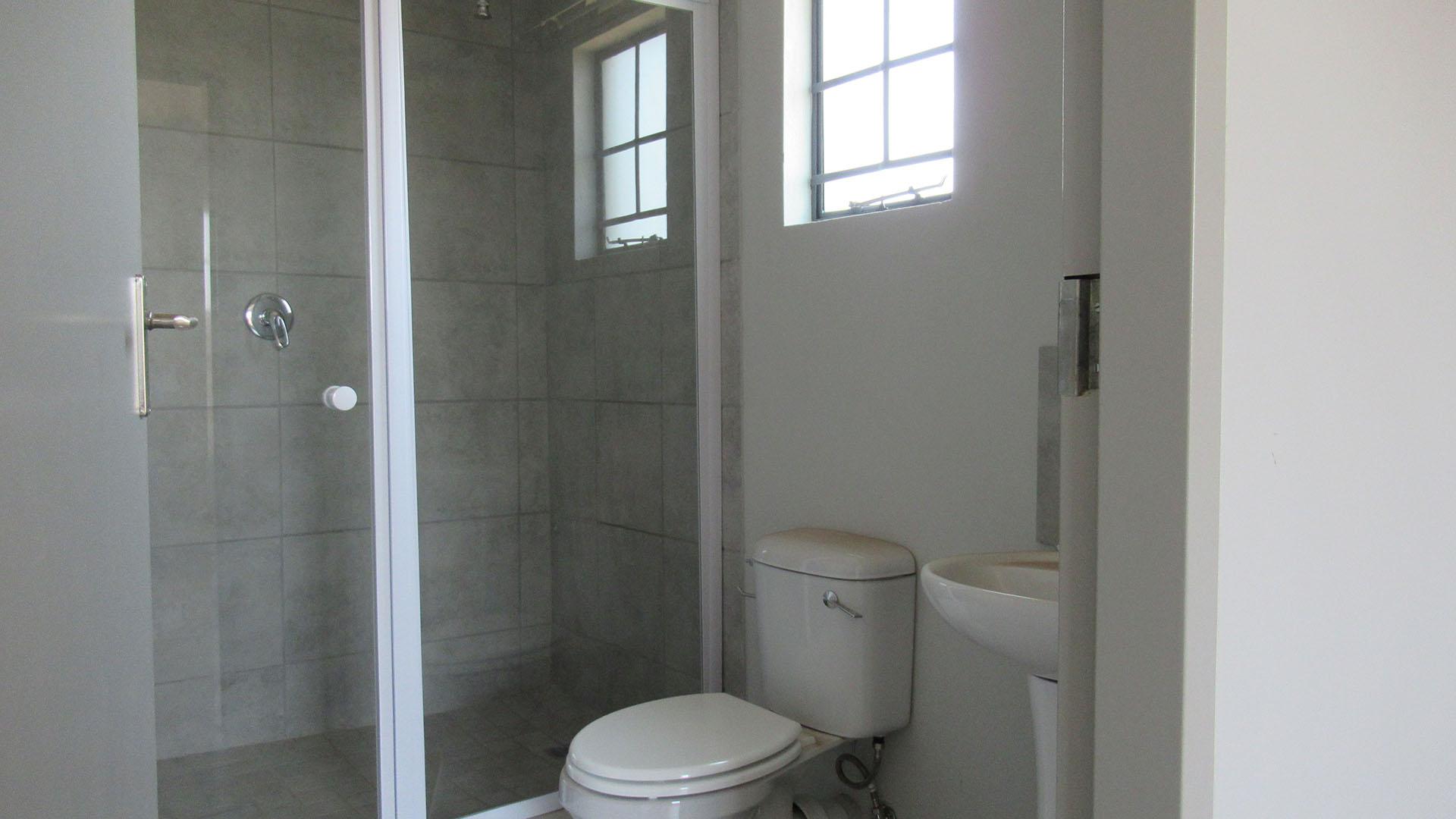Main Bathroom - 4 square meters of property in Savanna City