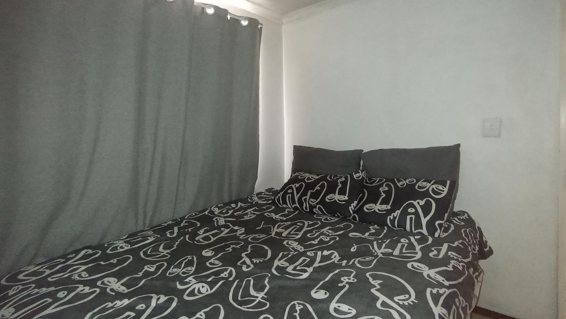 Bed Room 1 - 8 square meters of property in Clayville
