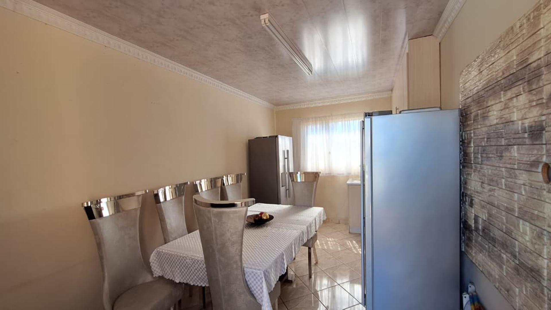 Dining Room of property in Savanna City