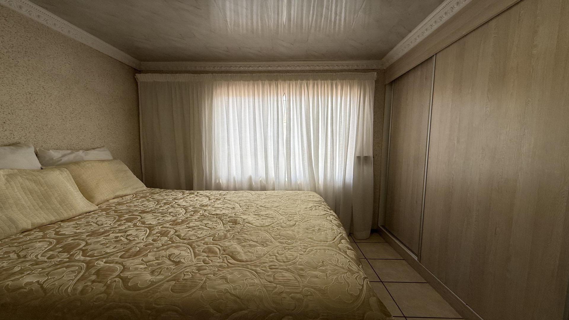 Bed Room 2 - 21 square meters of property in Savanna City