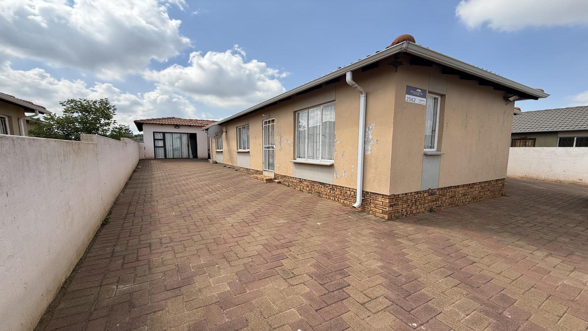 Spaces - 5 square meters of property in Savanna City