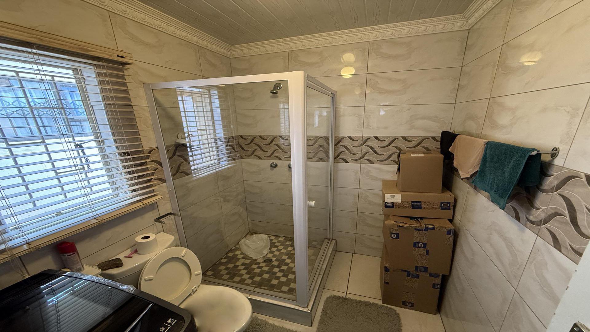 Bathroom 1 - 9 square meters of property in Savanna City