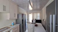Kitchen - 18 square meters of property in Savanna City