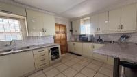 Kitchen - 18 square meters of property in Savanna City