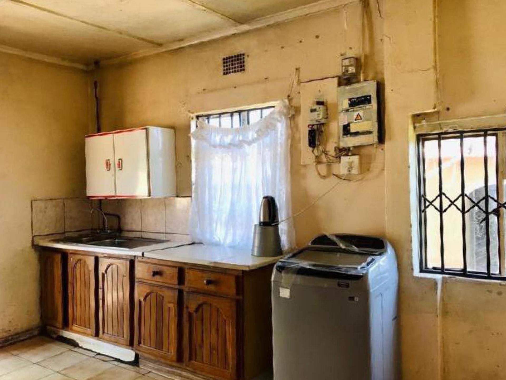 Kitchen of property in South Hills