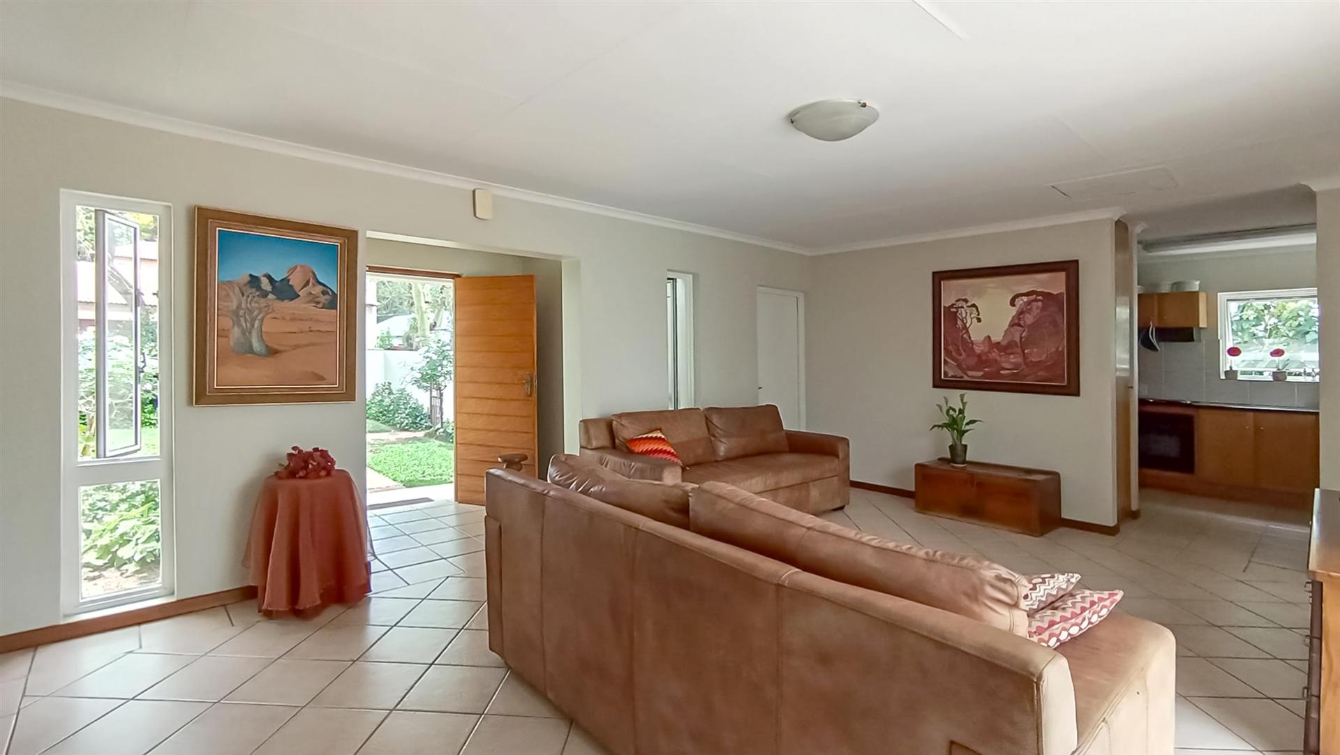 Lounges - 33 square meters of property in Silver Lakes