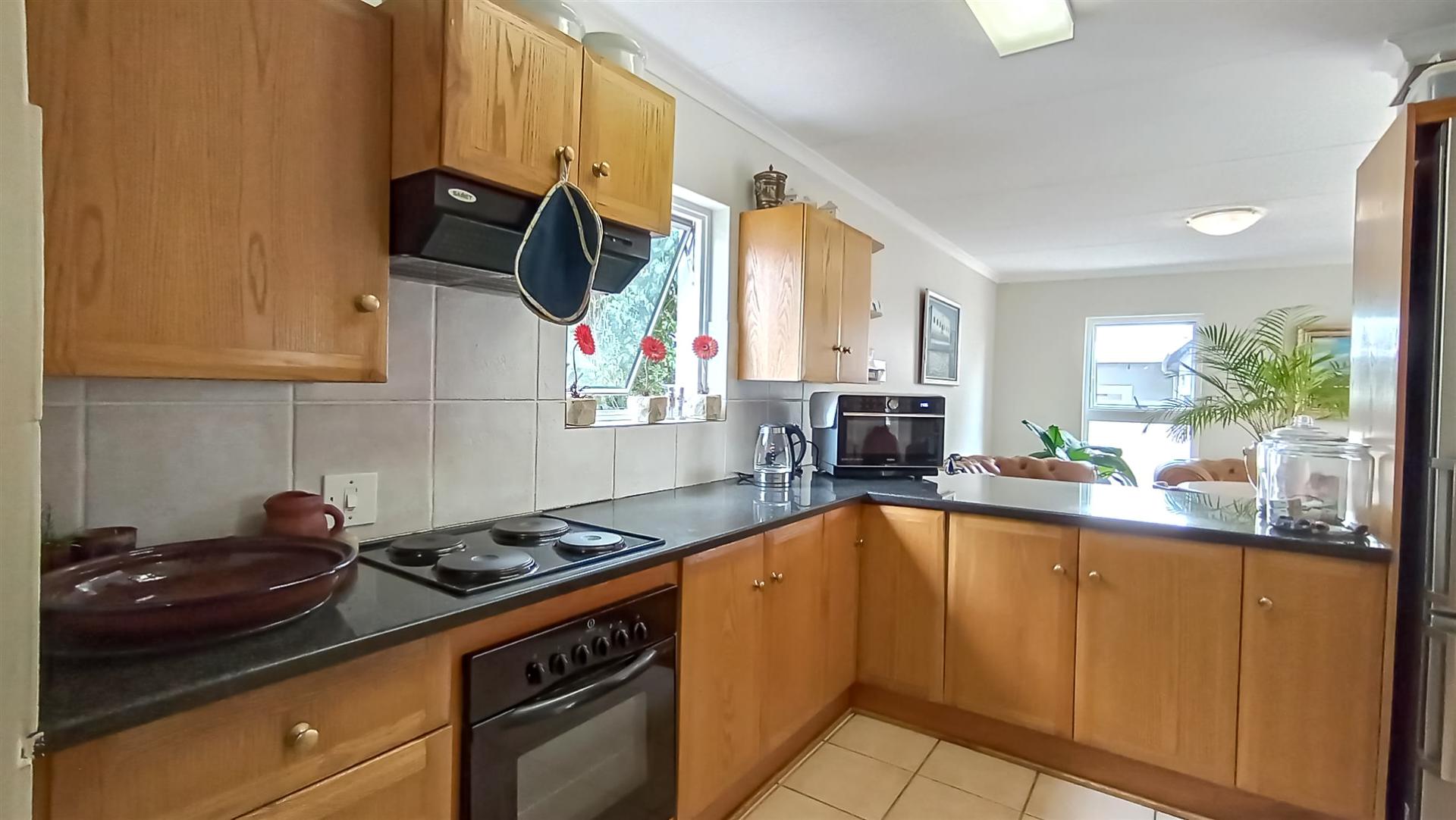 Kitchen - 9 square meters of property in Silver Lakes