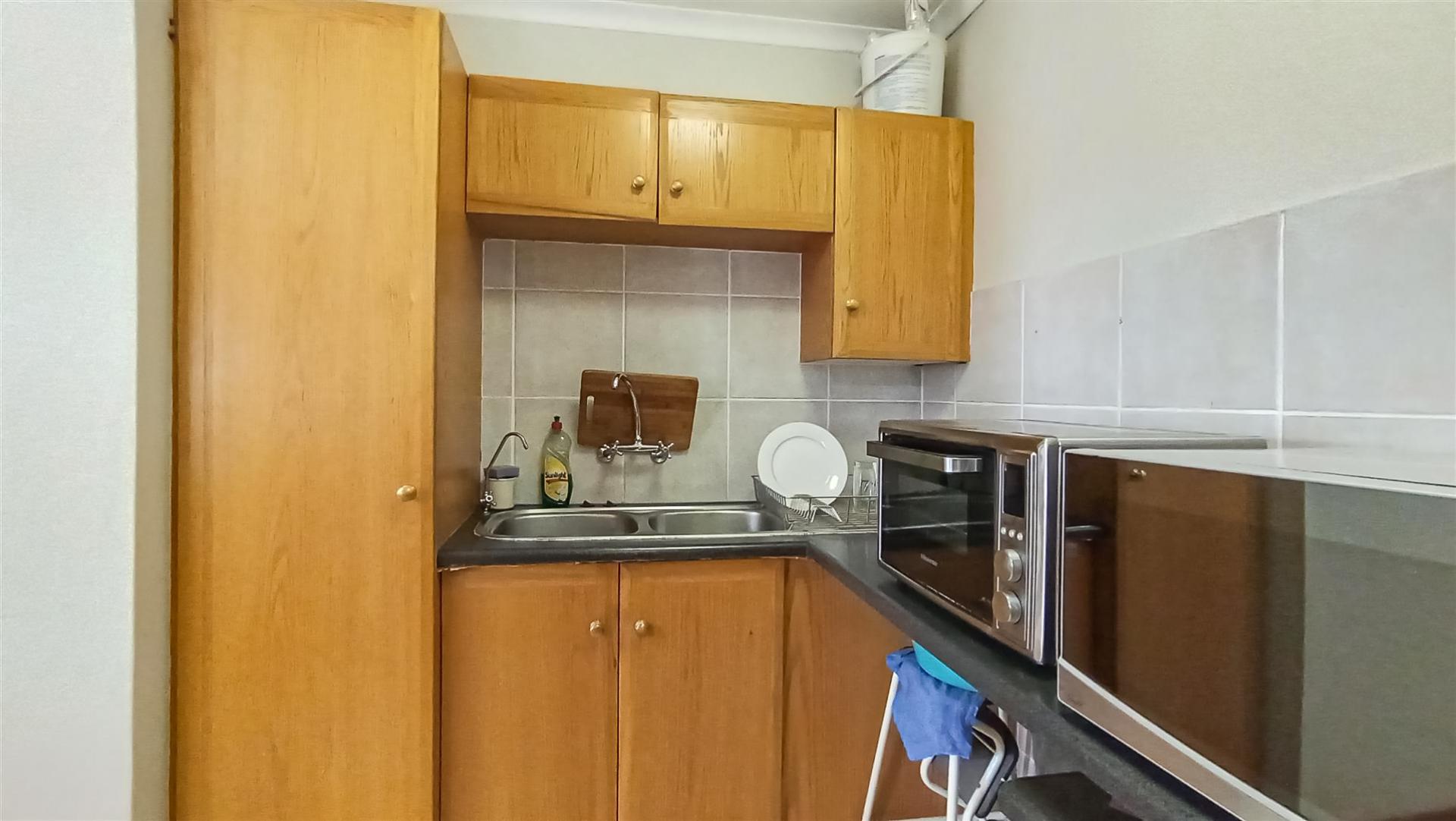 Scullery - 6 square meters of property in Silver Lakes