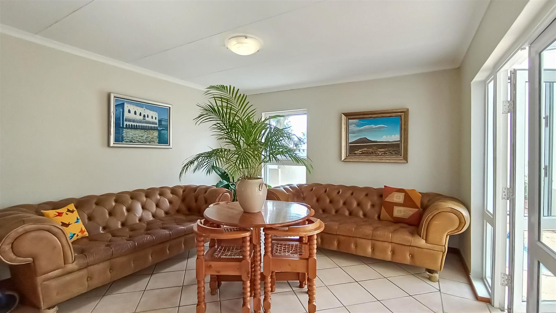 Dining Room - 17 square meters of property in Silver Lakes