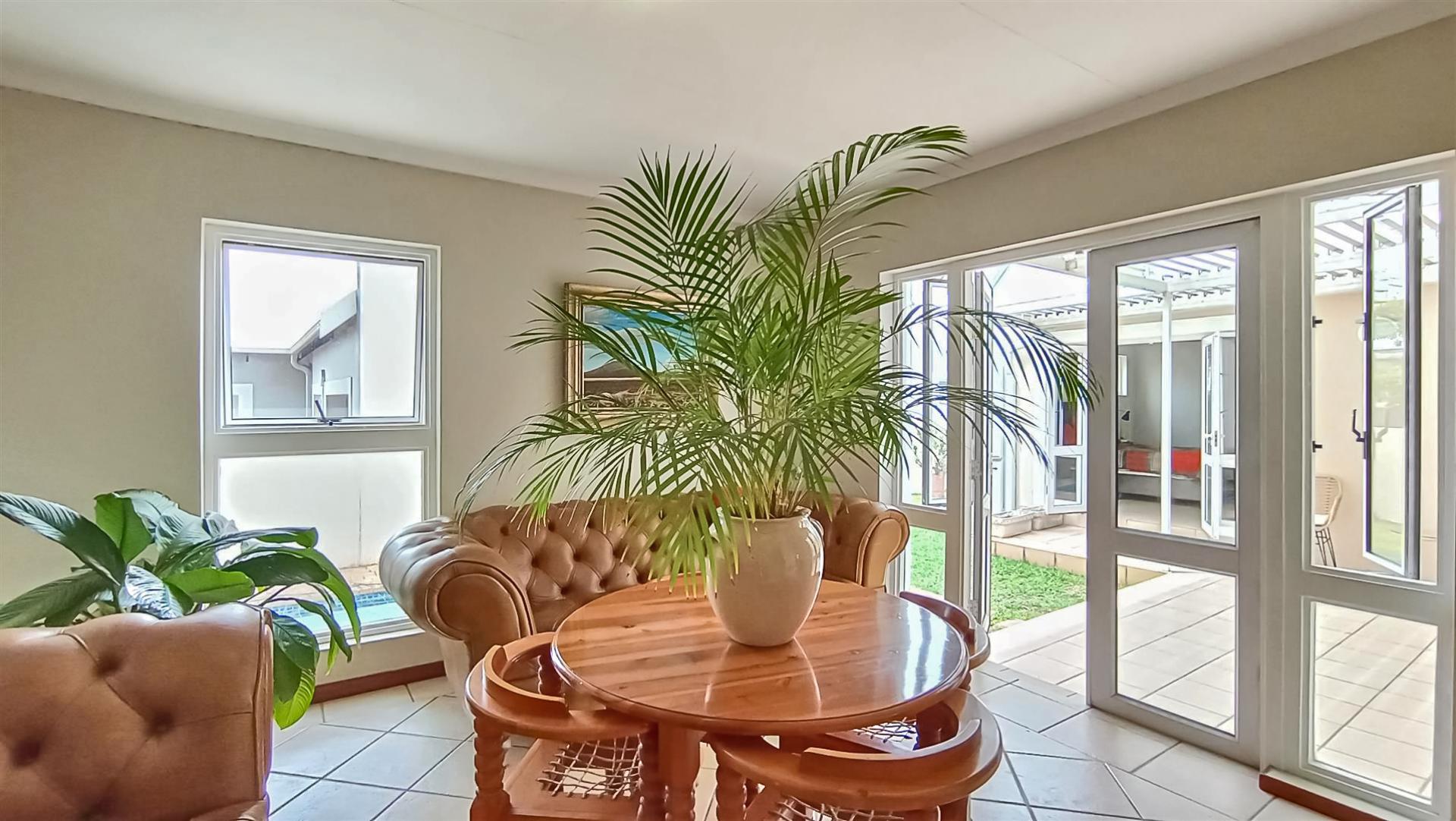 Dining Room - 17 square meters of property in Silver Lakes