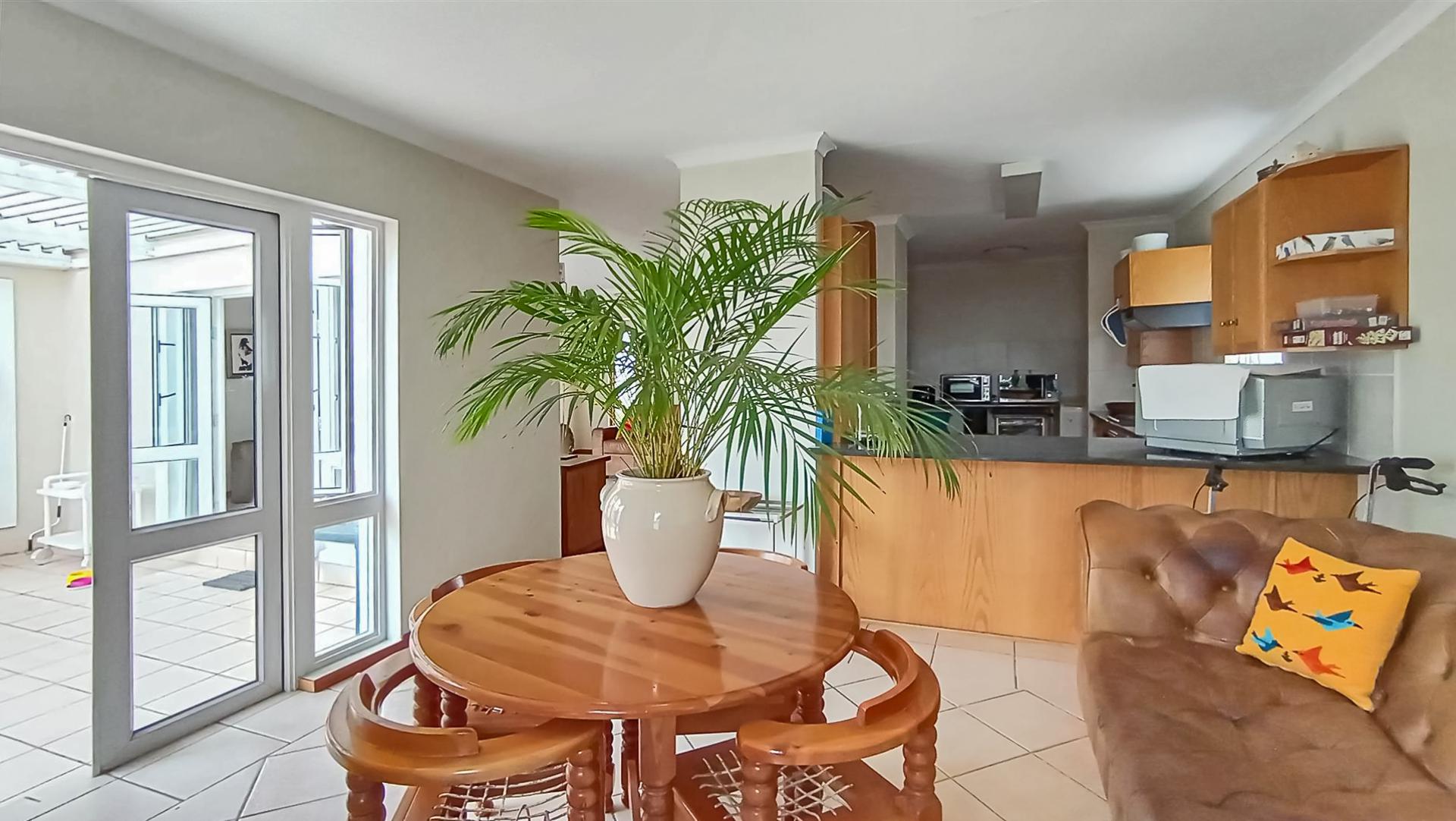 Dining Room - 17 square meters of property in Silver Lakes