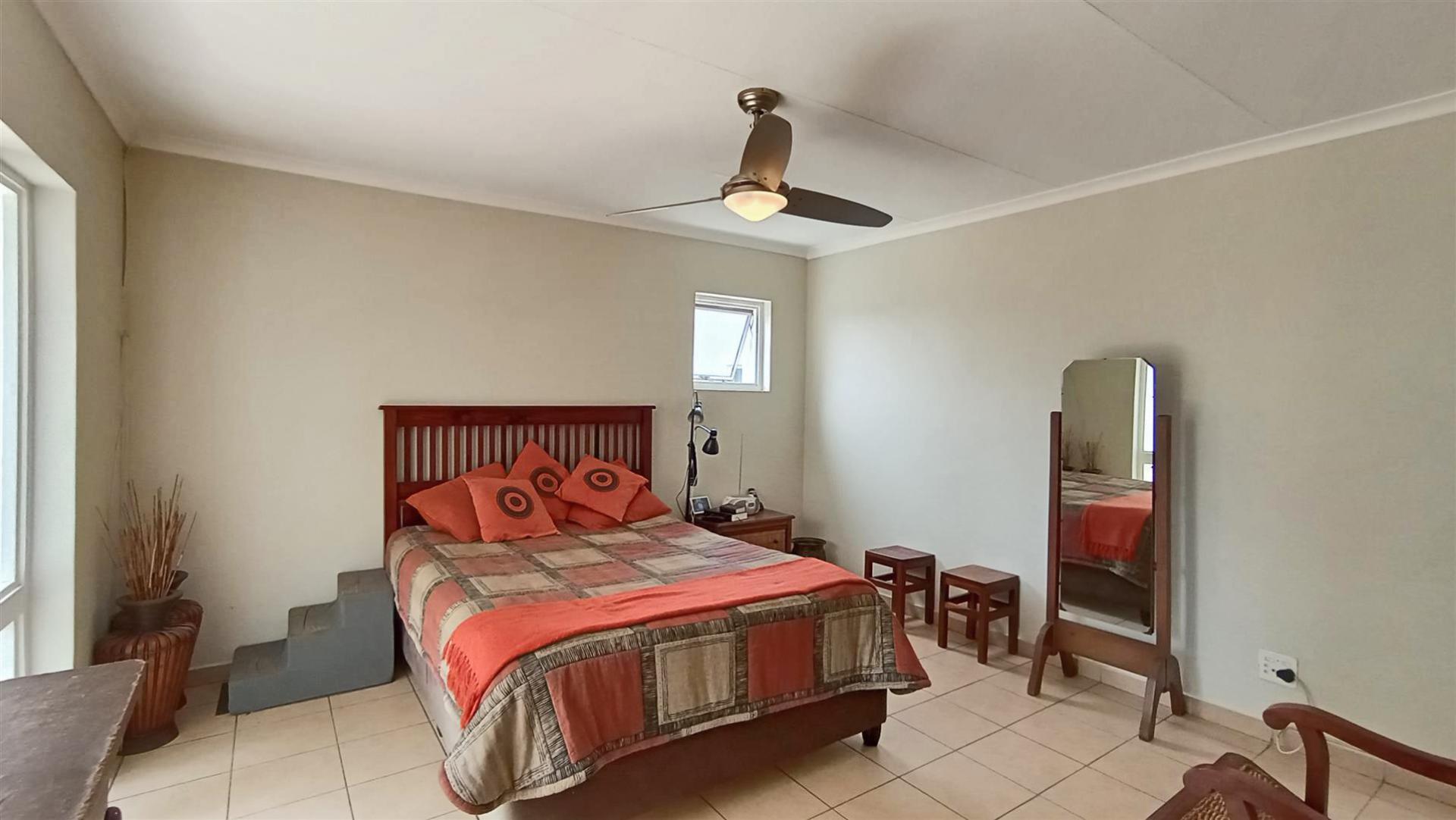 Main Bedroom - 25 square meters of property in Silver Lakes