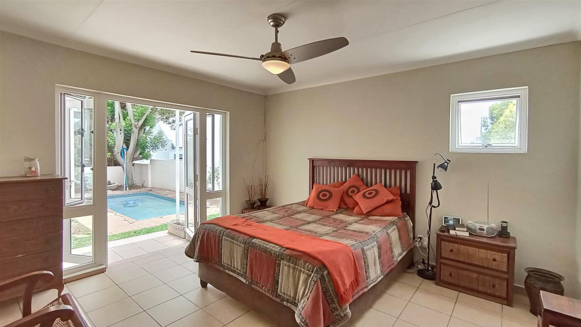 Main Bedroom - 25 square meters of property in Silver Lakes