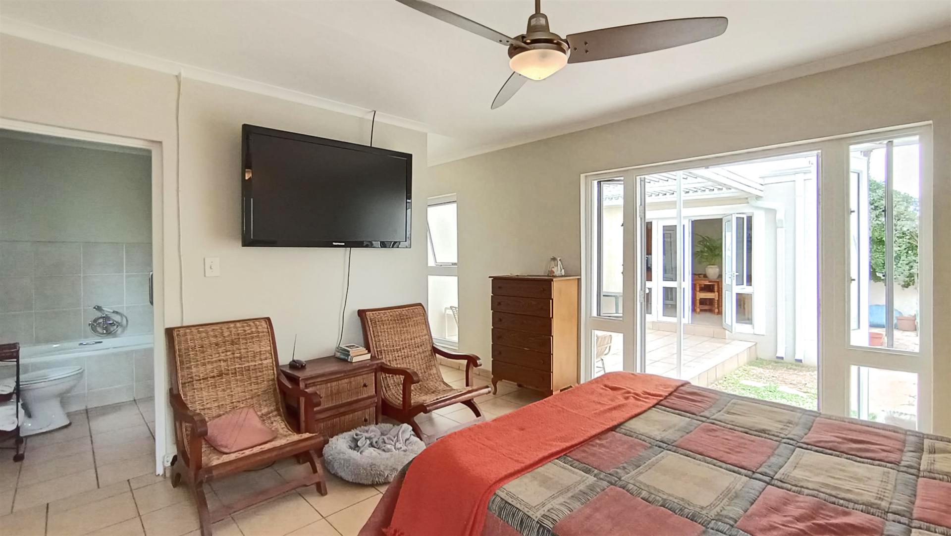 Main Bedroom - 25 square meters of property in Silver Lakes