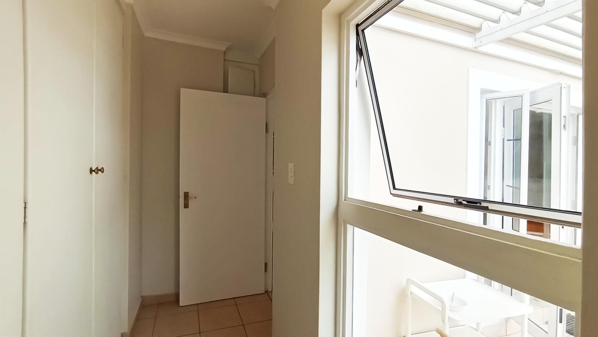 Main Bedroom - 25 square meters of property in Silver Lakes