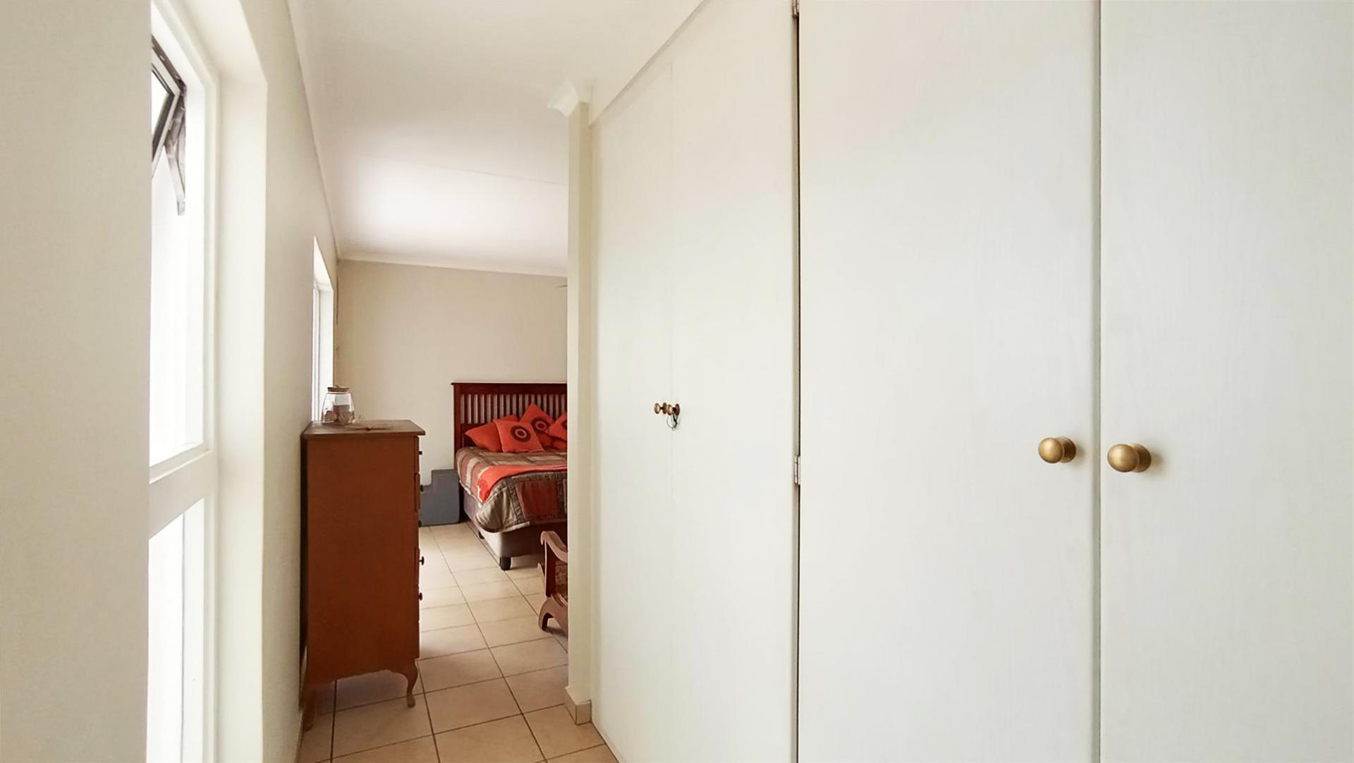 Main Bedroom - 25 square meters of property in Silver Lakes