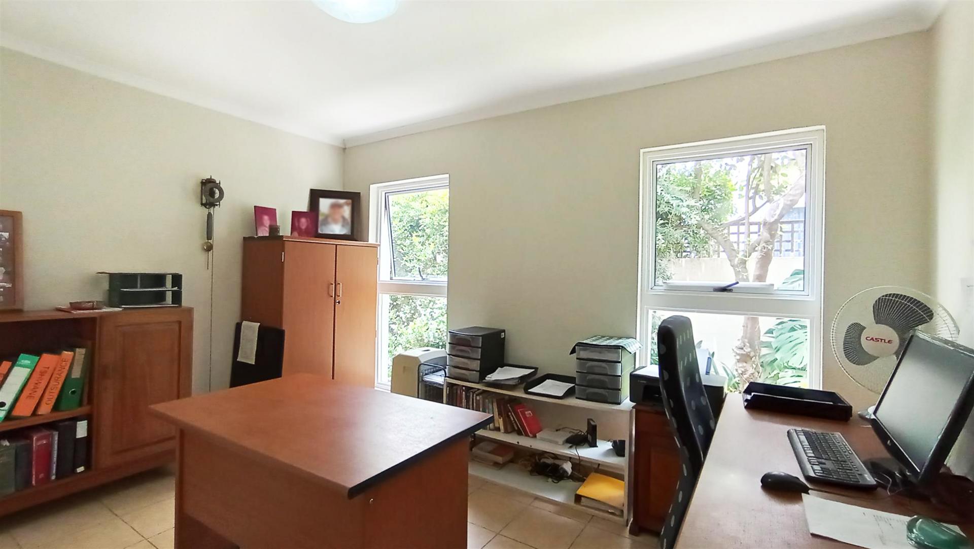 Bed Room 1 - 15 square meters of property in Silver Lakes