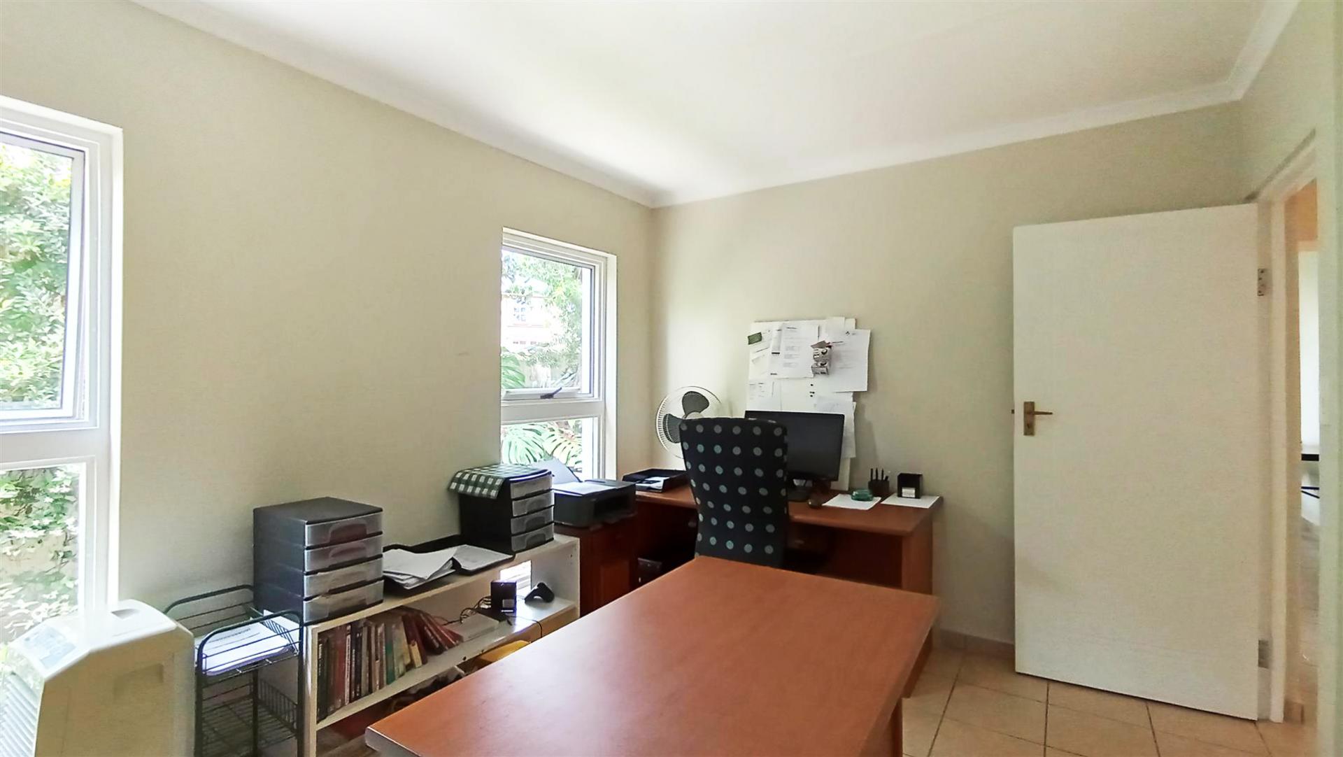 Bed Room 1 - 15 square meters of property in Silver Lakes