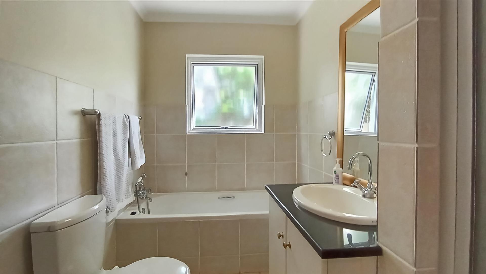 Bathroom 1 - 7 square meters of property in Silver Lakes