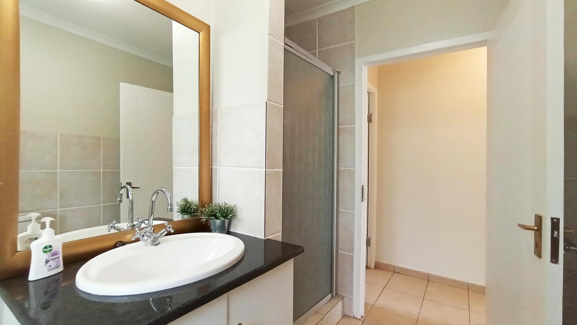 Bathroom 1 - 7 square meters of property in Silver Lakes